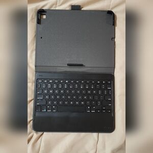Black Tablet Keyboard Case (6th Generation iPad)